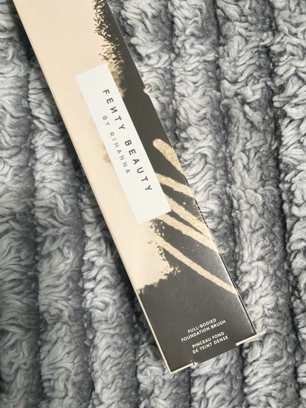 Fenty Beauty Full-Bodied Foundation Brush - Cream/Black